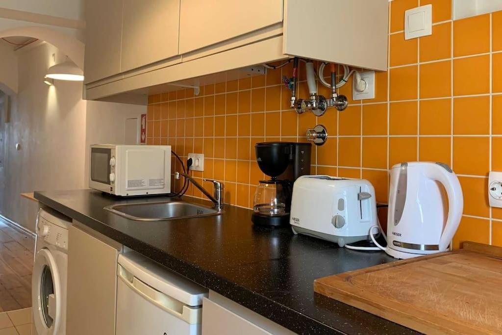 Two Bedroom Apt In Historic Location! Close To The River Lisboa المظهر الخارجي الصورة